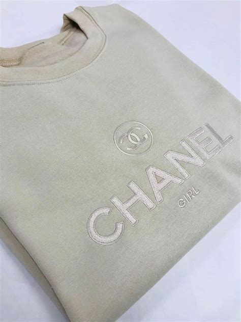 chanel crewneck beige|Chanel look 7 2022.